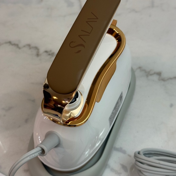 Salav Gold and Cream Garment Steamer - Picture 6 of 11